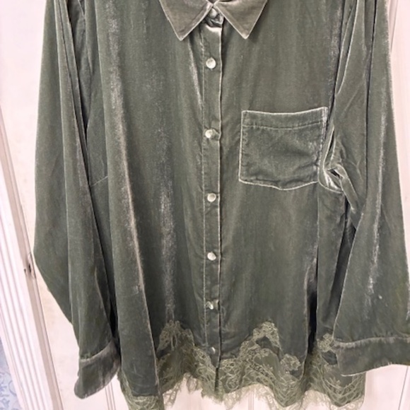 Soft Surround velour button down - Picture 2 of 7
